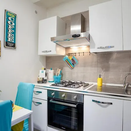 Yhellow Smart Apt With Netflix & Alexa * Bari
